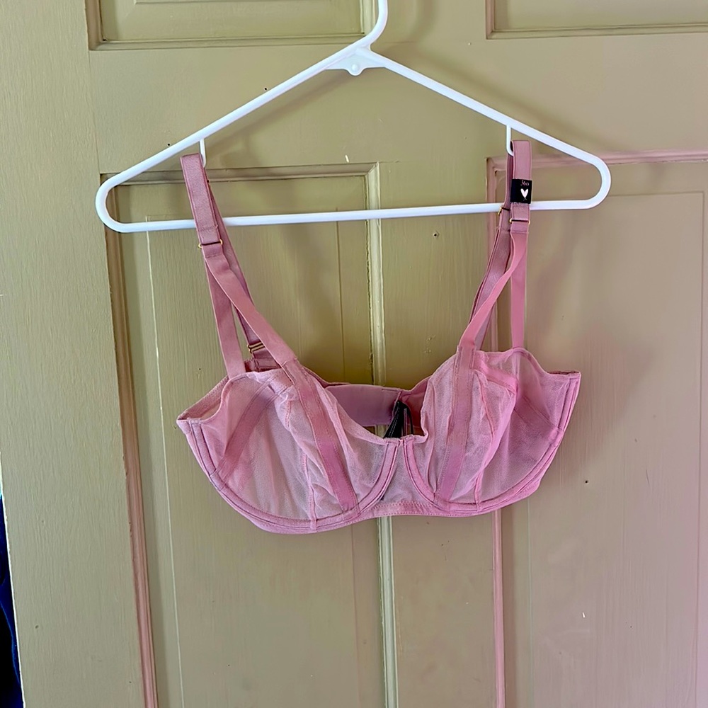 Victoria’s Secret very sexy balconet bra NWT